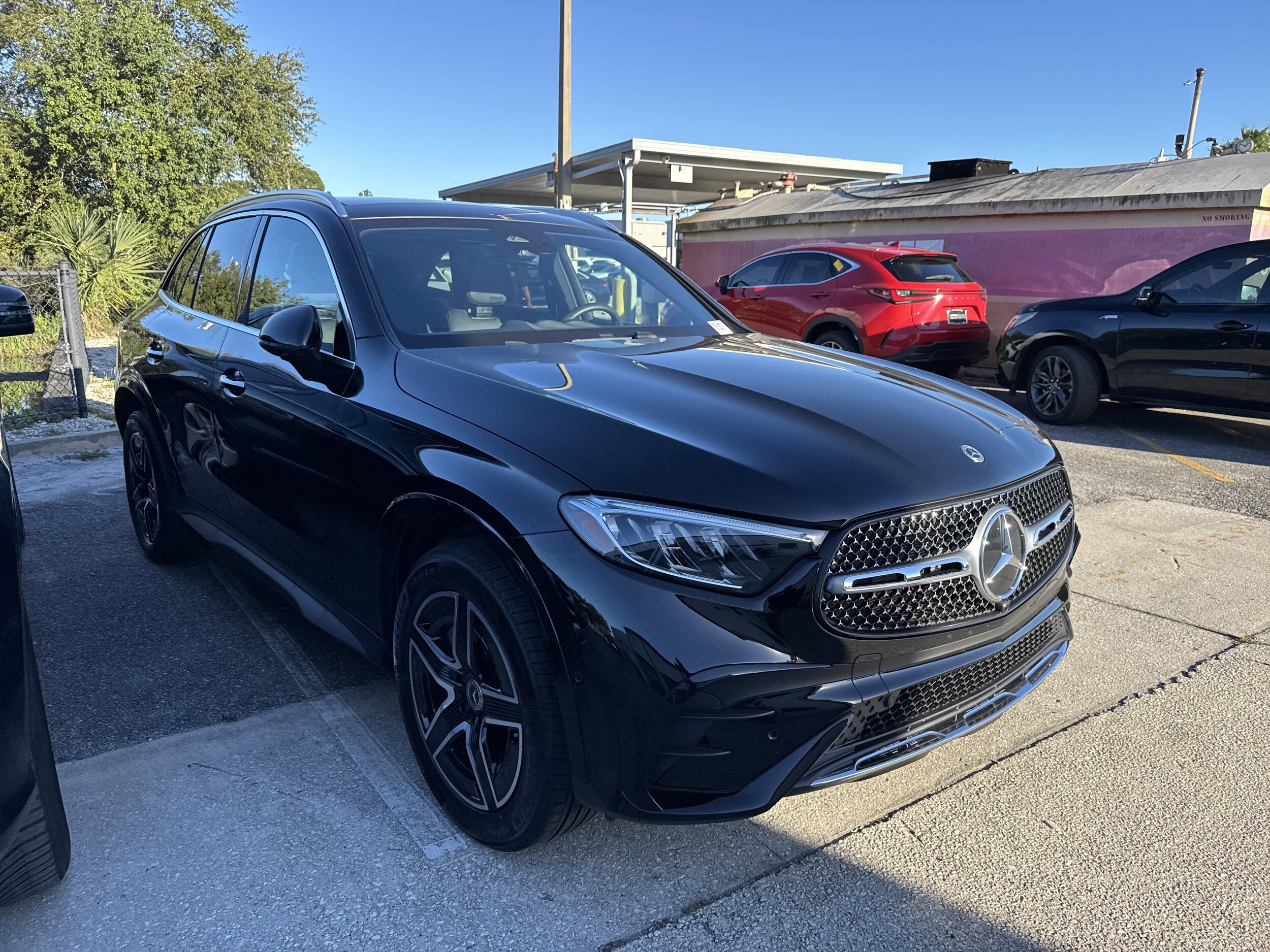 2025 Mercedes Benz GLC 300 photo 3