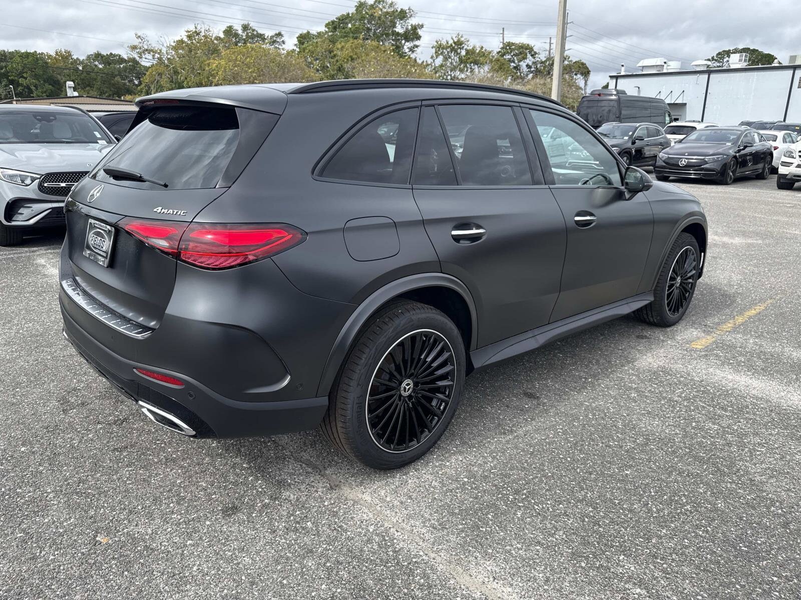 2026 Mercedes Benz GLC 300 4MATIC photo 3