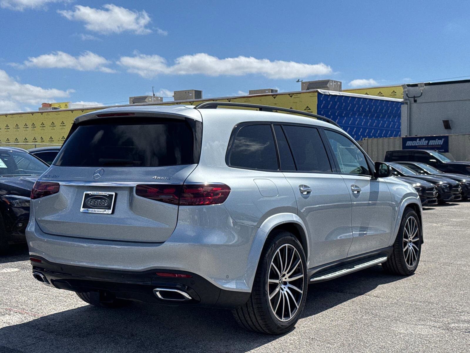 2025 Mercedes Benz GLS 450 4MATIC photo 3