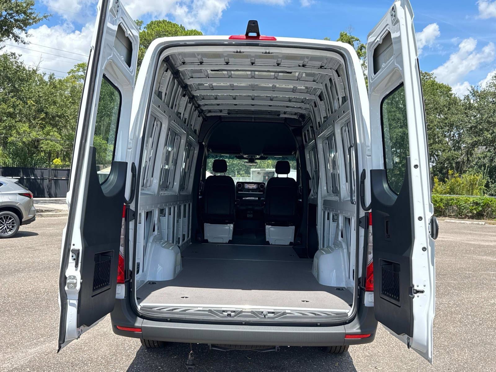 2025 Mercedes-Benz Sprinter Crew Van Base - Photo 4