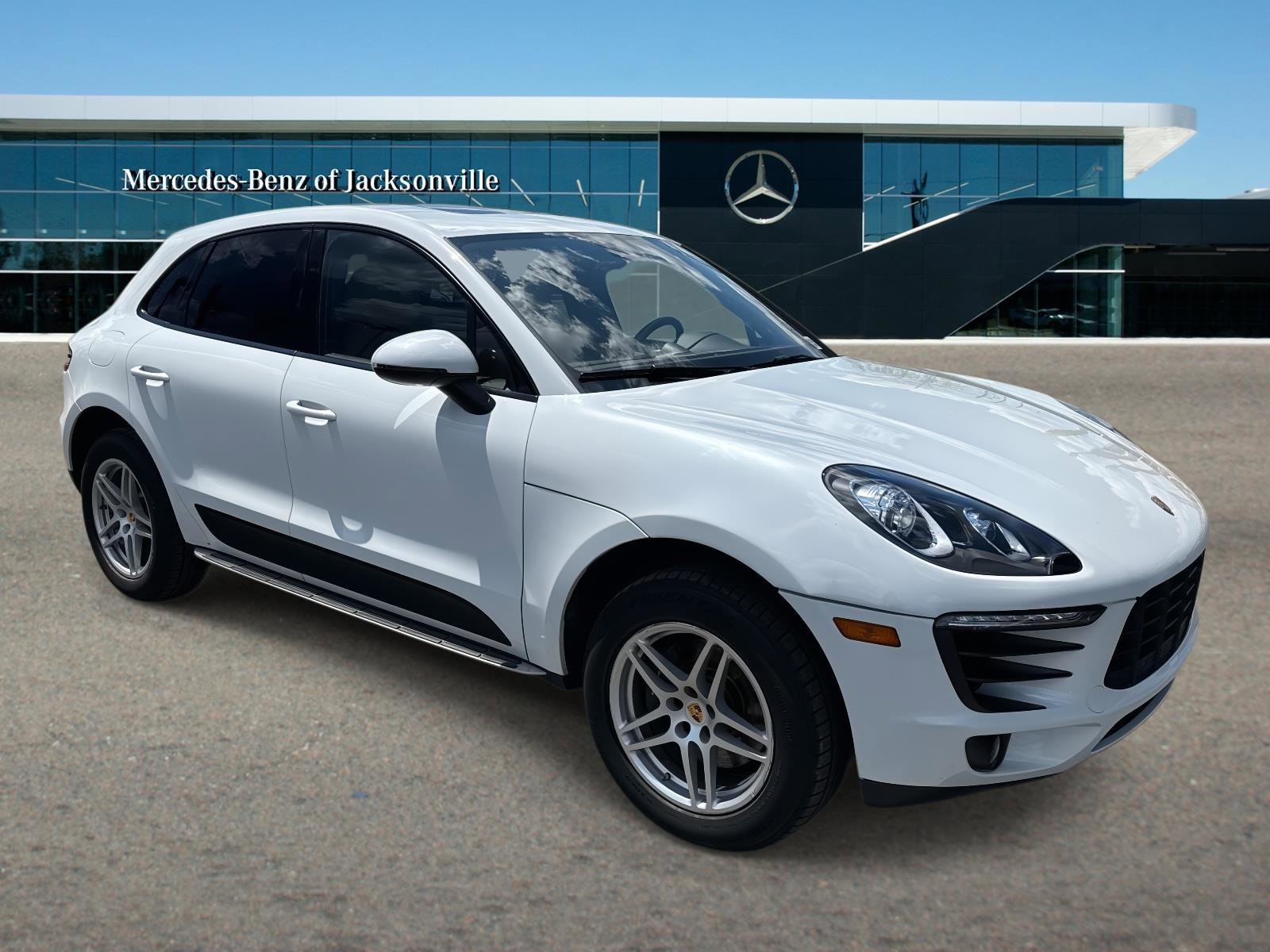 2018 Porsche Macan -'s photo