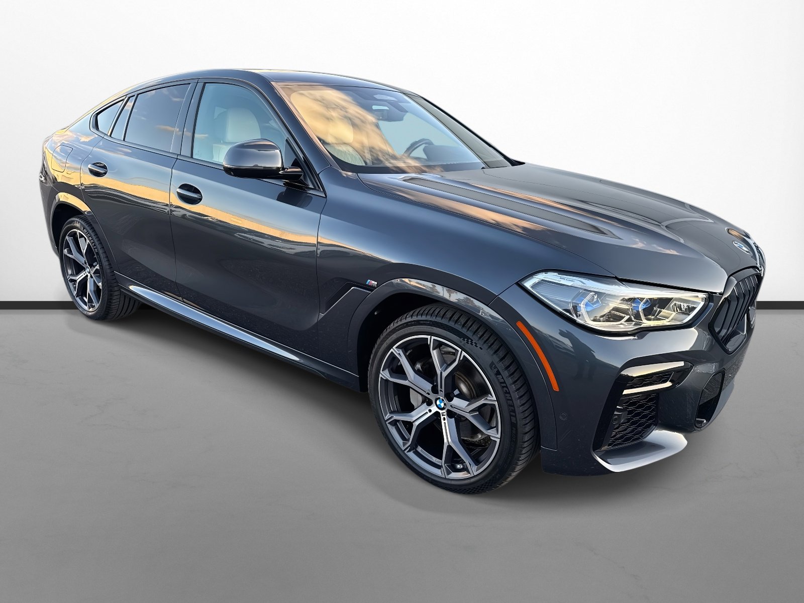 2022 BMW X6 40i's photo