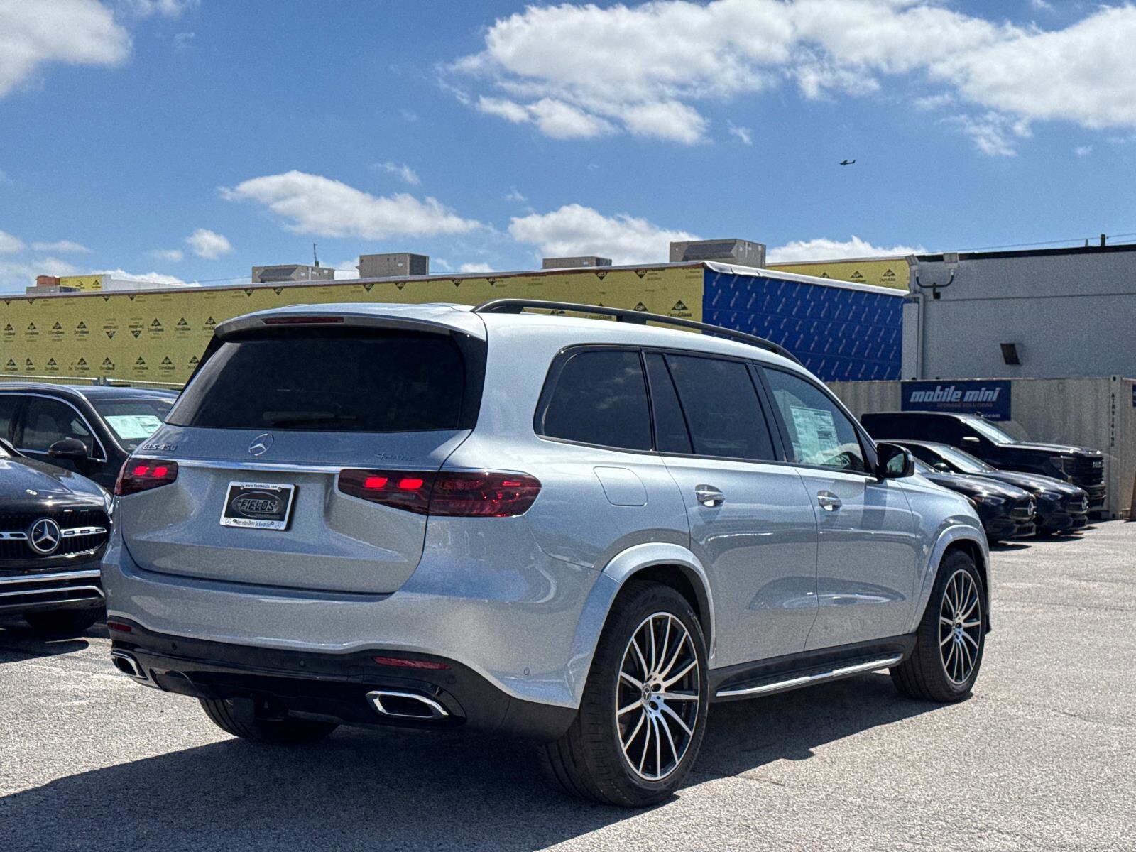 2025 Mercedes Benz GLS 450 4MATIC photo 3