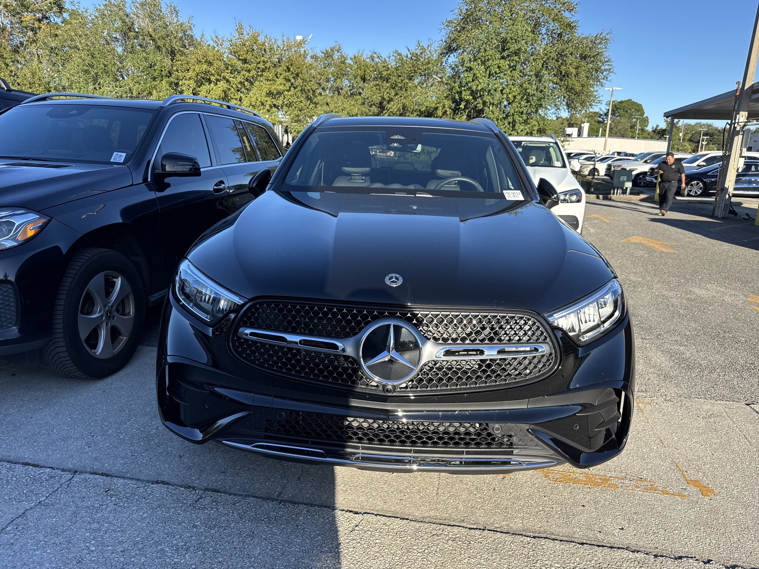 2025 Mercedes Benz GLC 300 photo 2