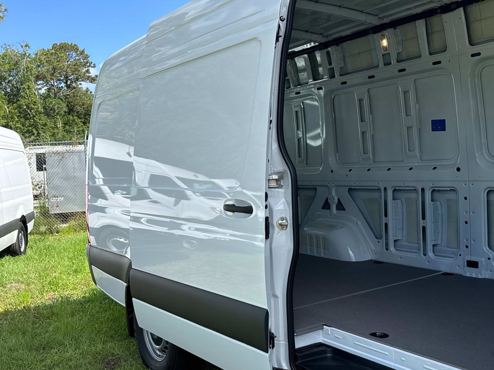 2025 Mercedes-Benz Sprinter Crew Van Base - Photo 11