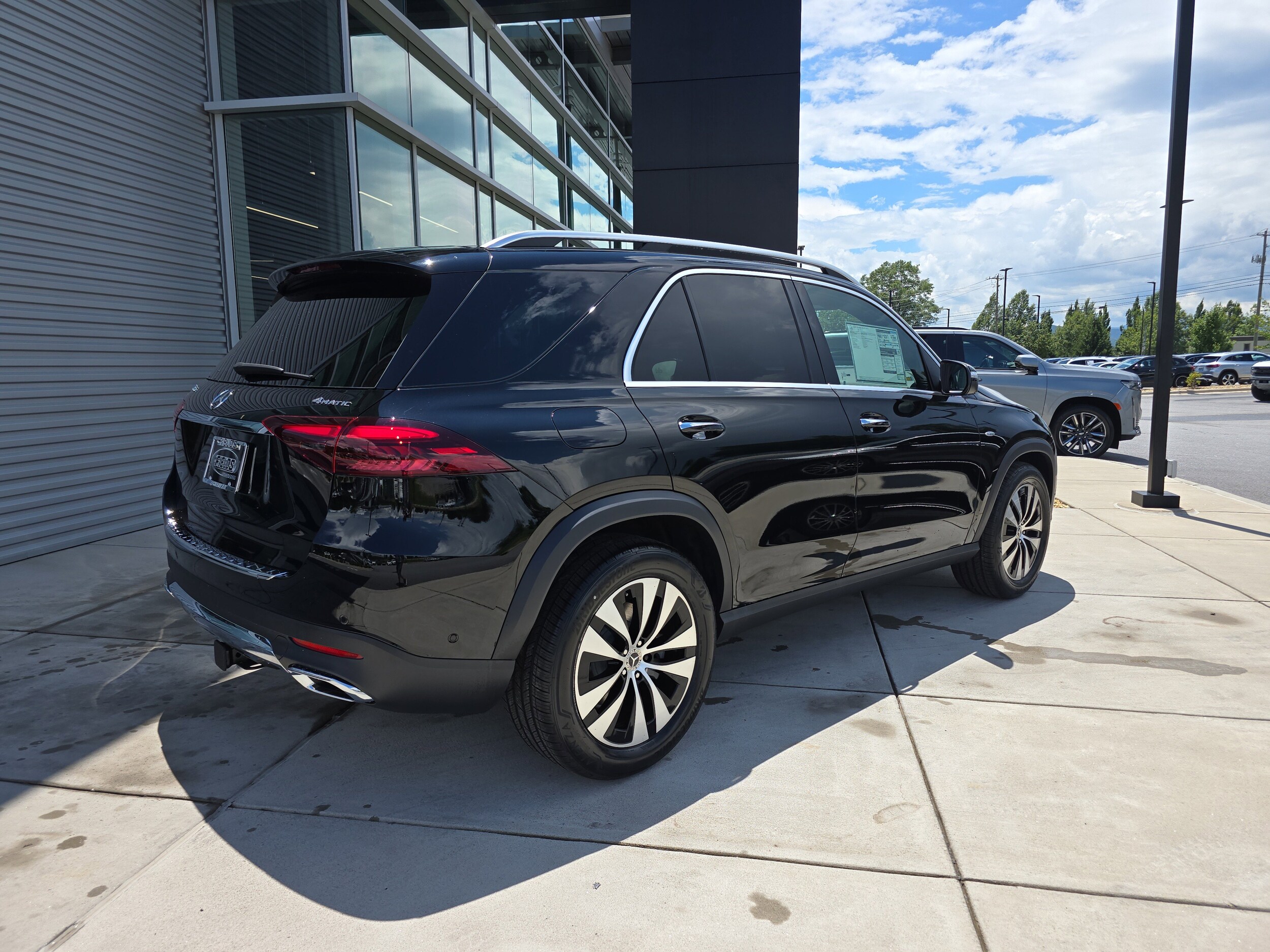 2025 Mercedes Benz GLE 450e 4MATIC photo 3