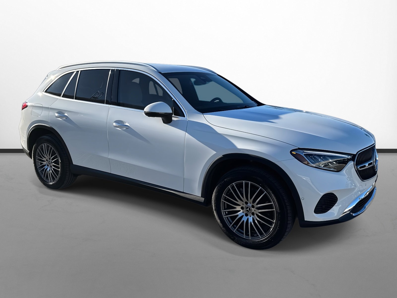2025 Mercedes-Benz GLC Base's photo