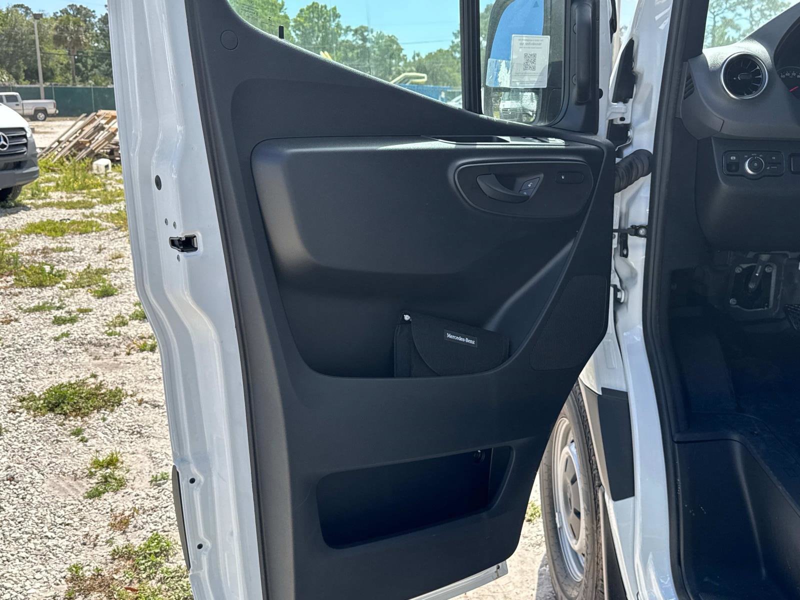 2025 Mercedes-Benz Sprinter Crew Van Base - Photo 15