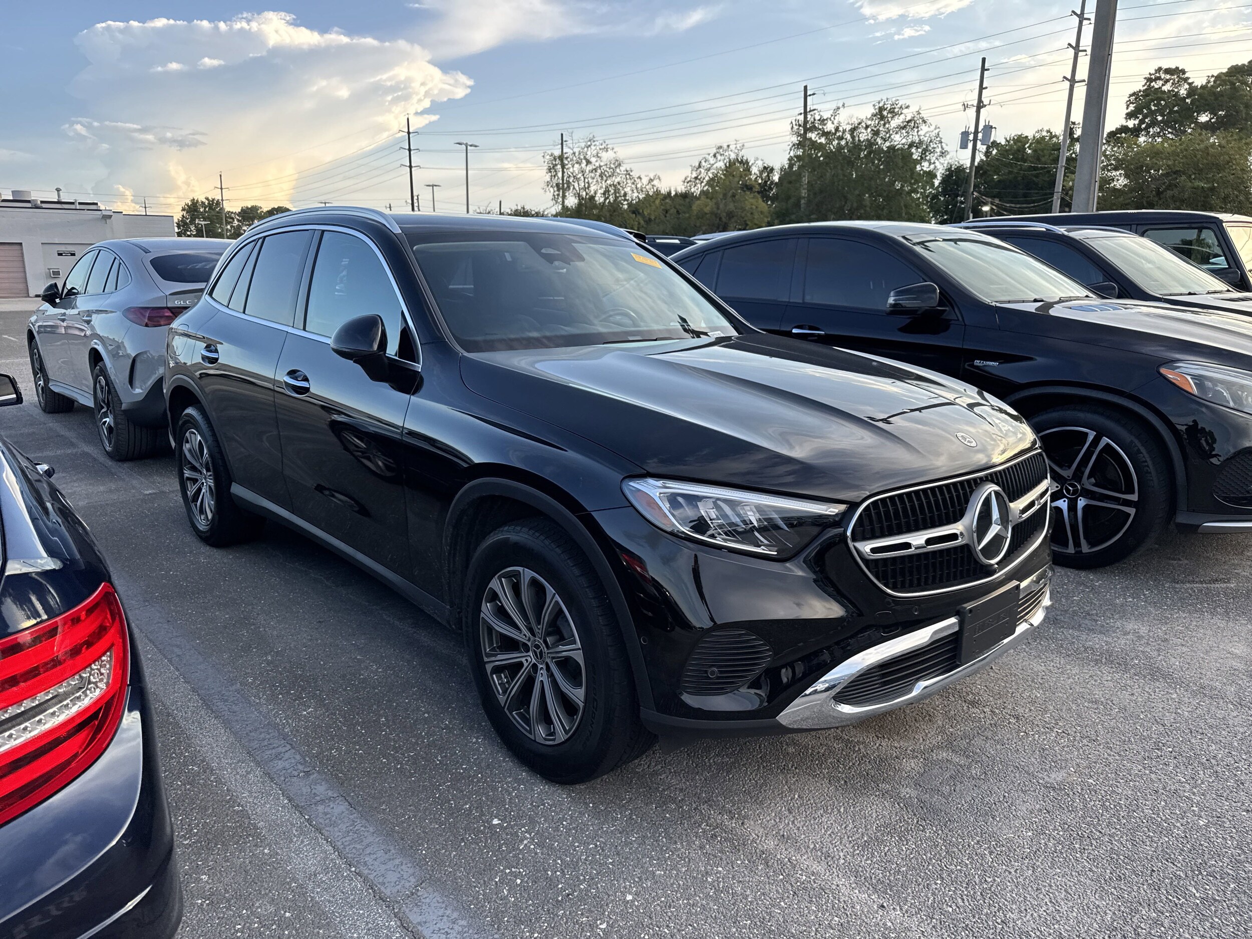 2024 Mercedes Benz GLC 300 4MATIC photo 3