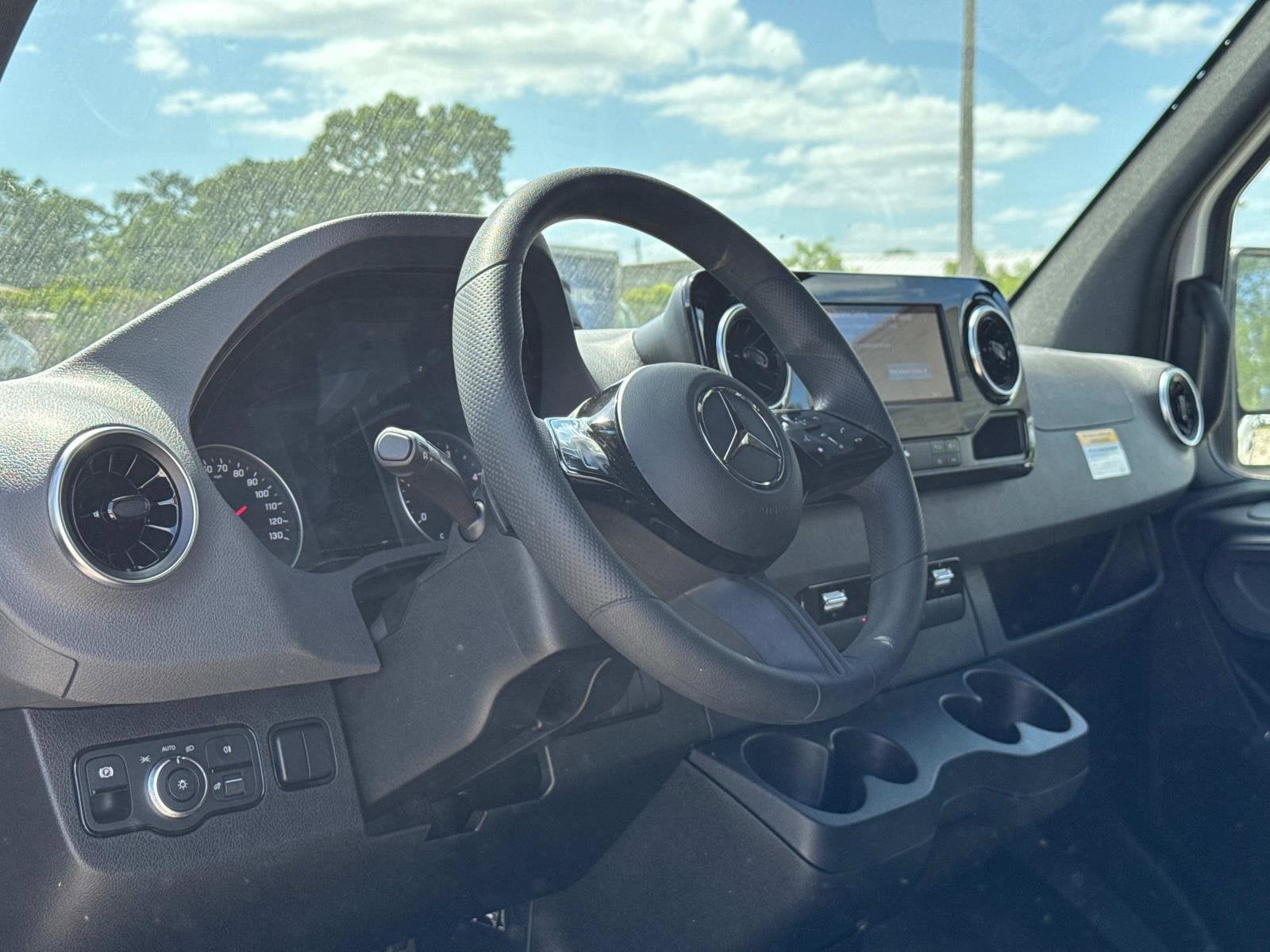 2025 Mercedes-Benz Sprinter Crew Van Base - Photo 20