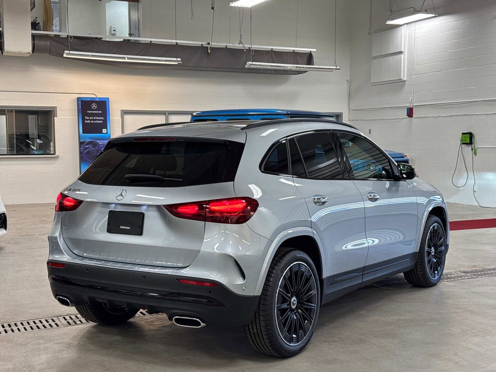 2025 Mercedes Benz GLA 250 photo 3