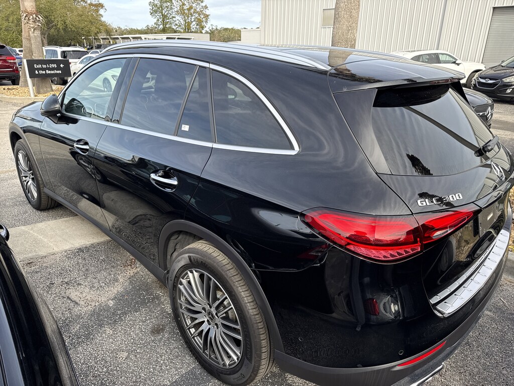 New 2025 Mercedes-Benz GLC 300 4MATIC SUV