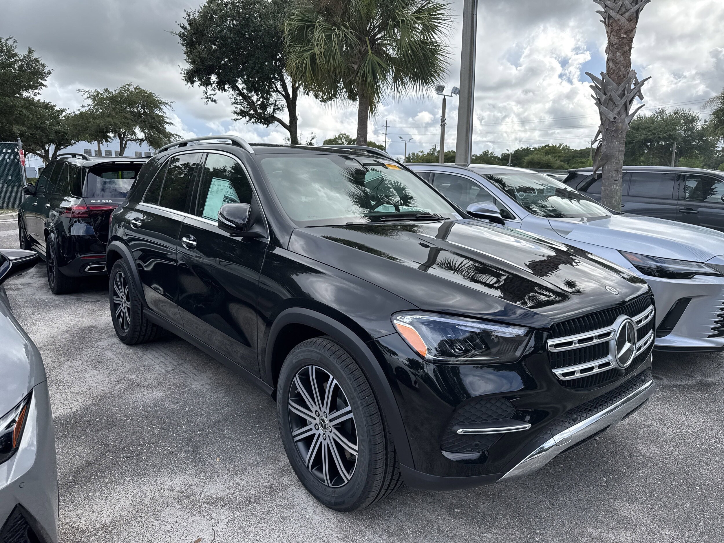 2025 Mercedes Benz GLE 350 4MATIC photo 3
