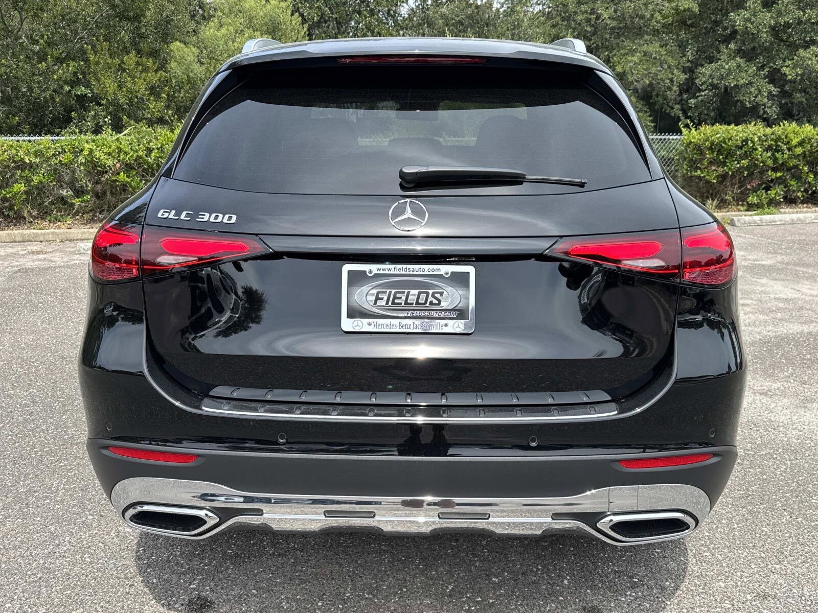 2025 Mercedes Benz GLC 300 photo 3