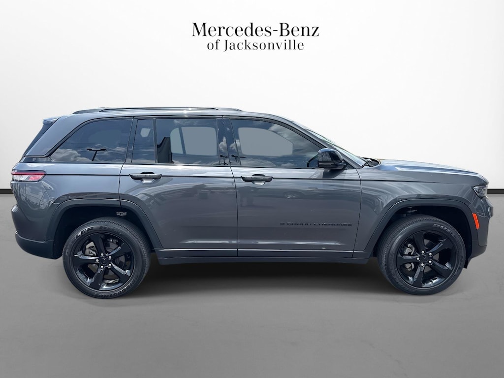 Used 2024 Jeep Grand Cherokee Laredo SUV