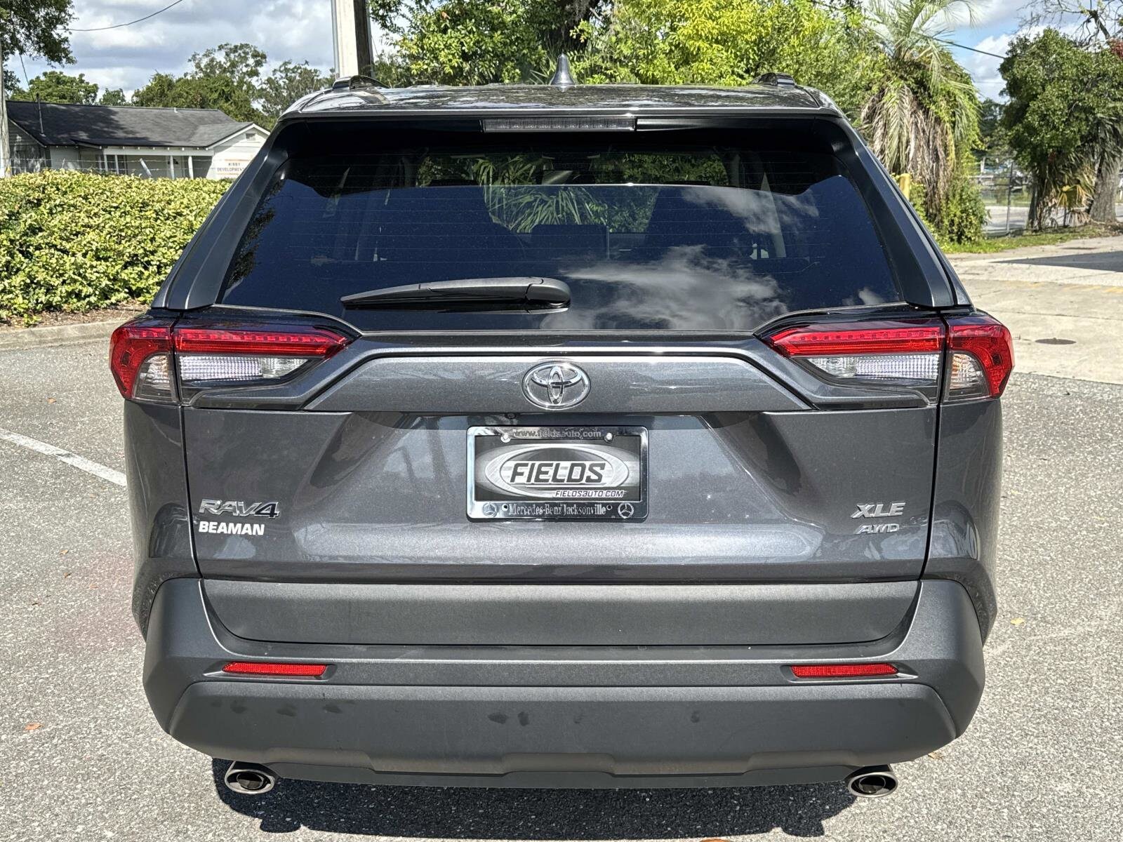 2023 Toyota RAV4 XLE photo 2