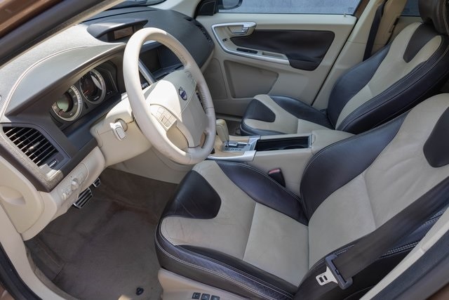Used 2010 Volvo XC60 T6 with VIN YV4992DZ2A2020867 for sale in Kingsport, TN