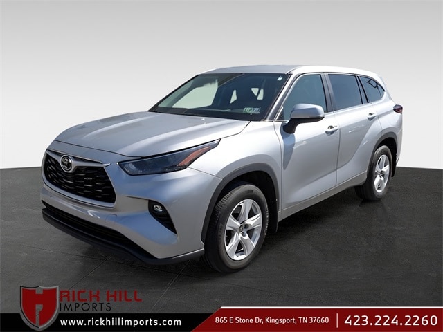2024 Toyota Highlander LE's photo