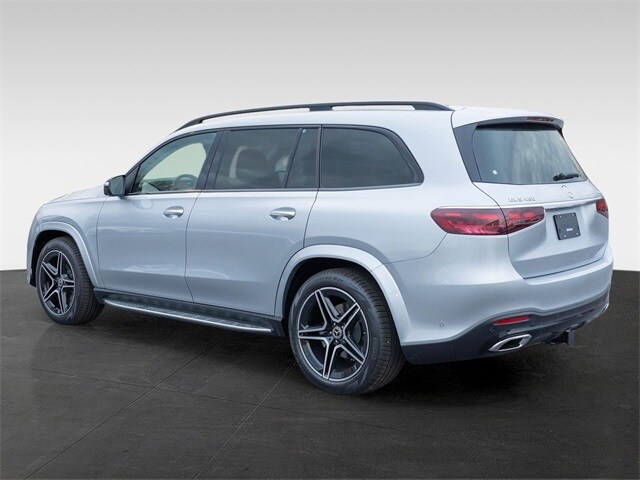 2026 Mercedes Benz GLS 450 4MATIC photo 4