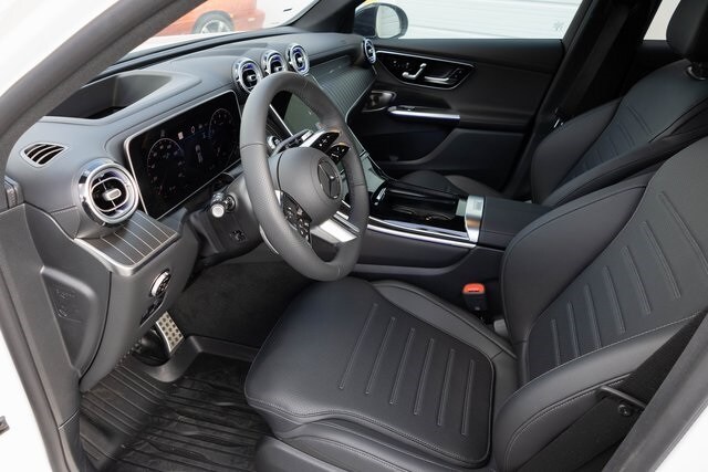2025 Mercedes Benz GLC 300 4MATIC photo 2