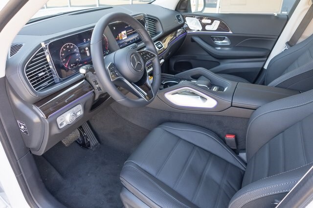 2025 Mercedes Benz GLS 450 4MATIC photo 2