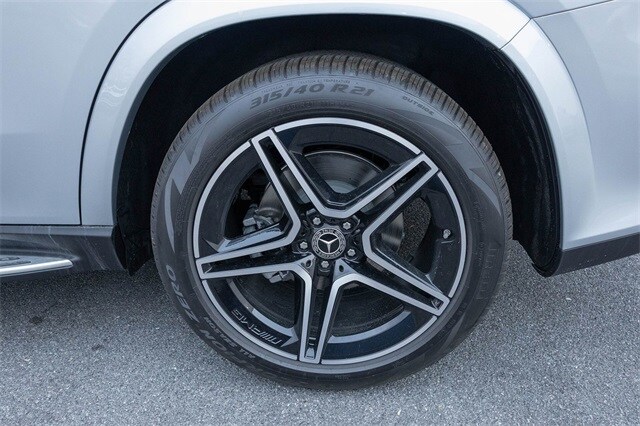 2026 Mercedes Benz GLS 450 4MATIC photo 3