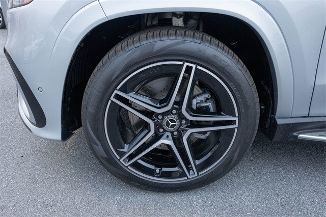 2026 Mercedes Benz GLS 450 4MATIC photo 2