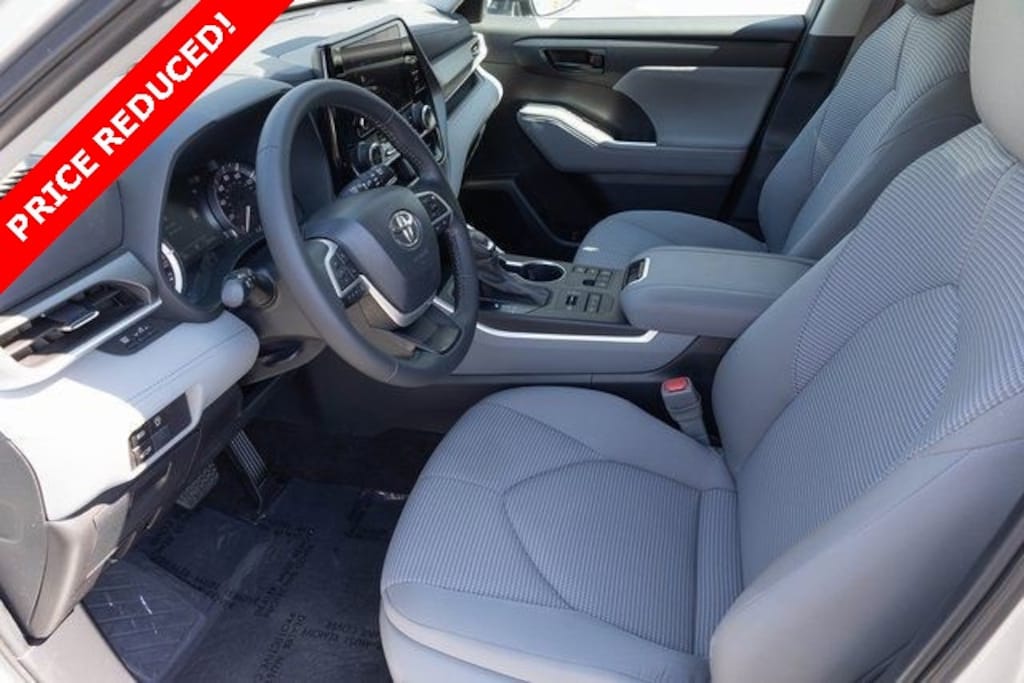 Used 2024 Toyota Highlander LE SUV