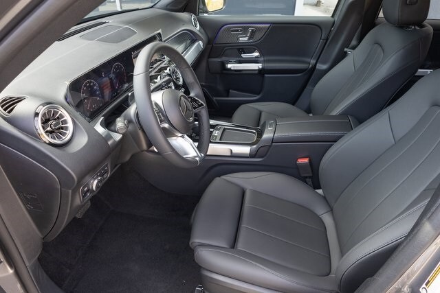 2025 Mercedes Benz GLB 250 4MATIC photo 2