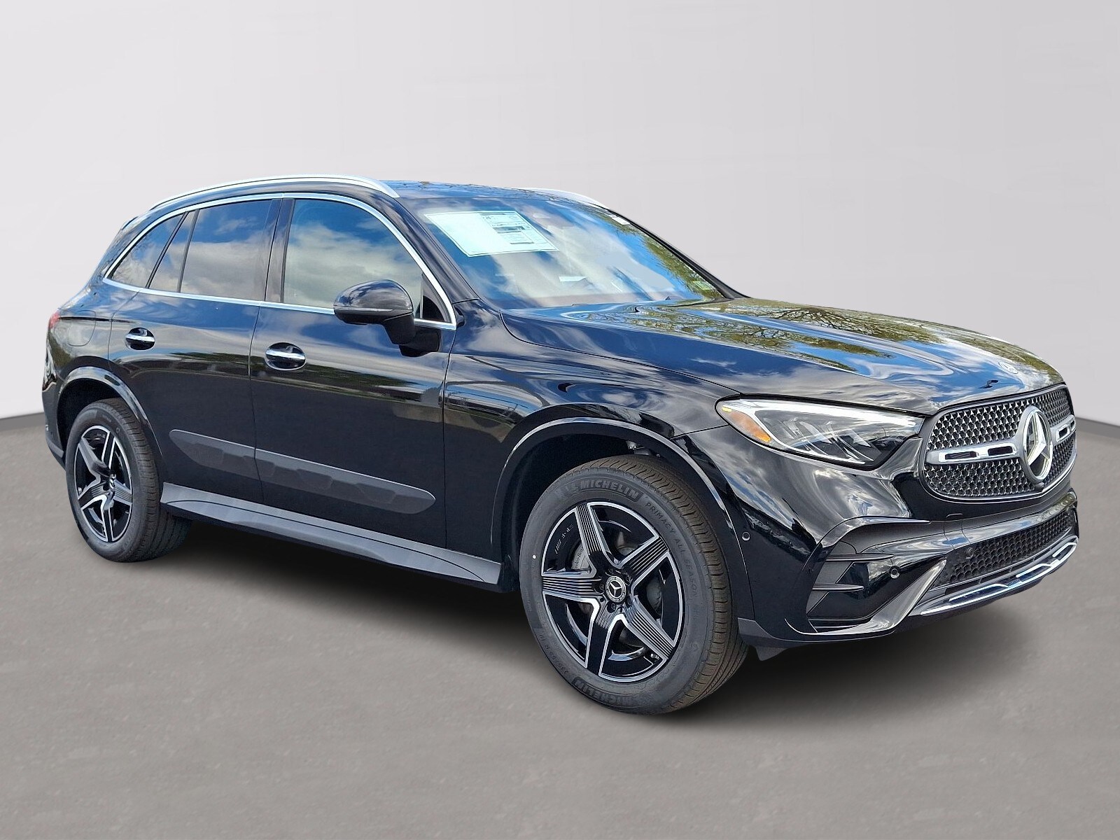 2025 Mercedes Benz GLC 300 4MATIC photo 3