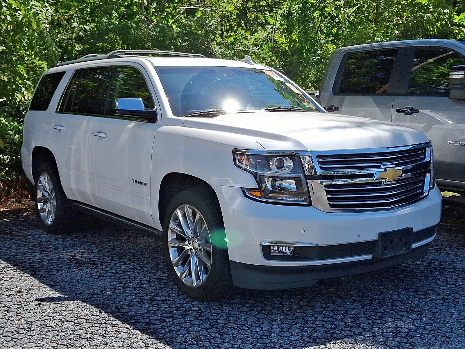 2019 Chevrolet Tahoe Premier photo 2