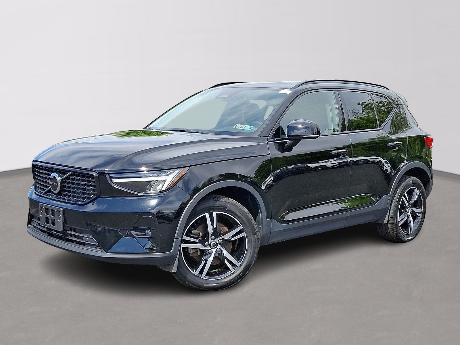 2023 Volvo XC40 B5 Plus Dark AWD's photo