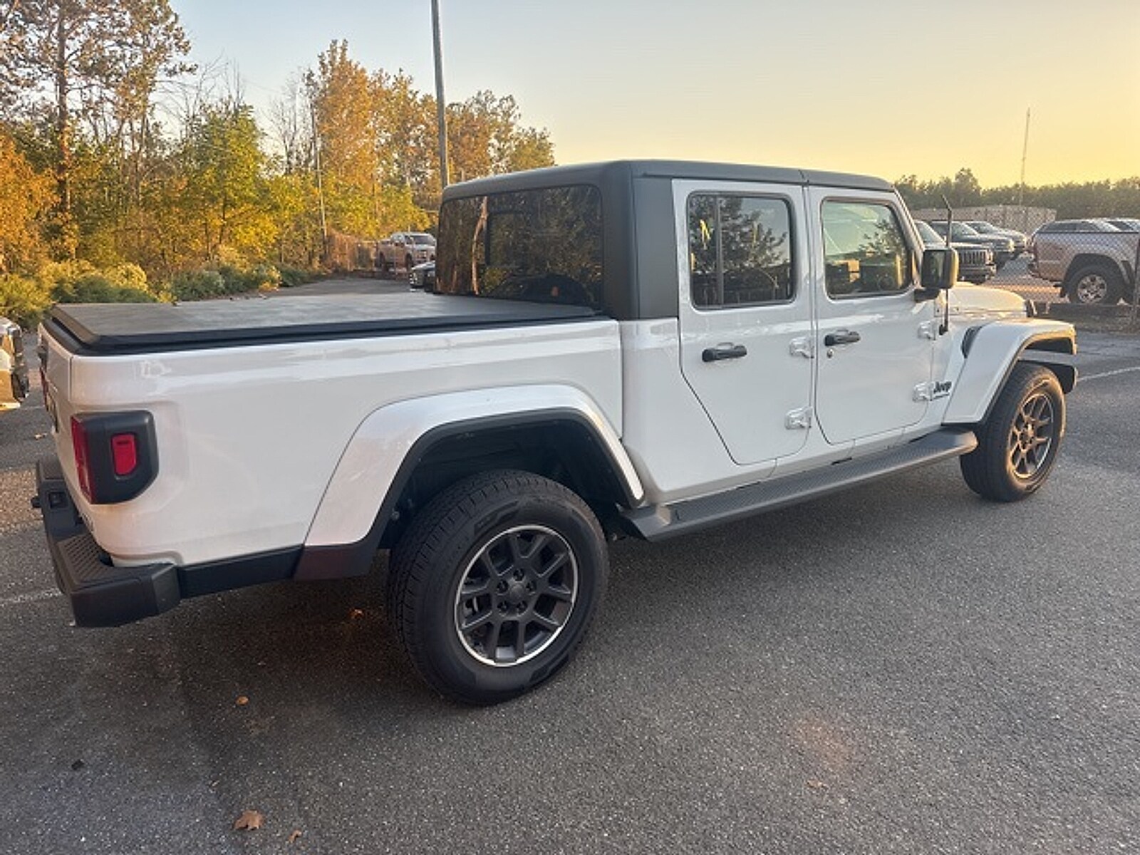 2022 Jeep Gladiator Overland photo 3