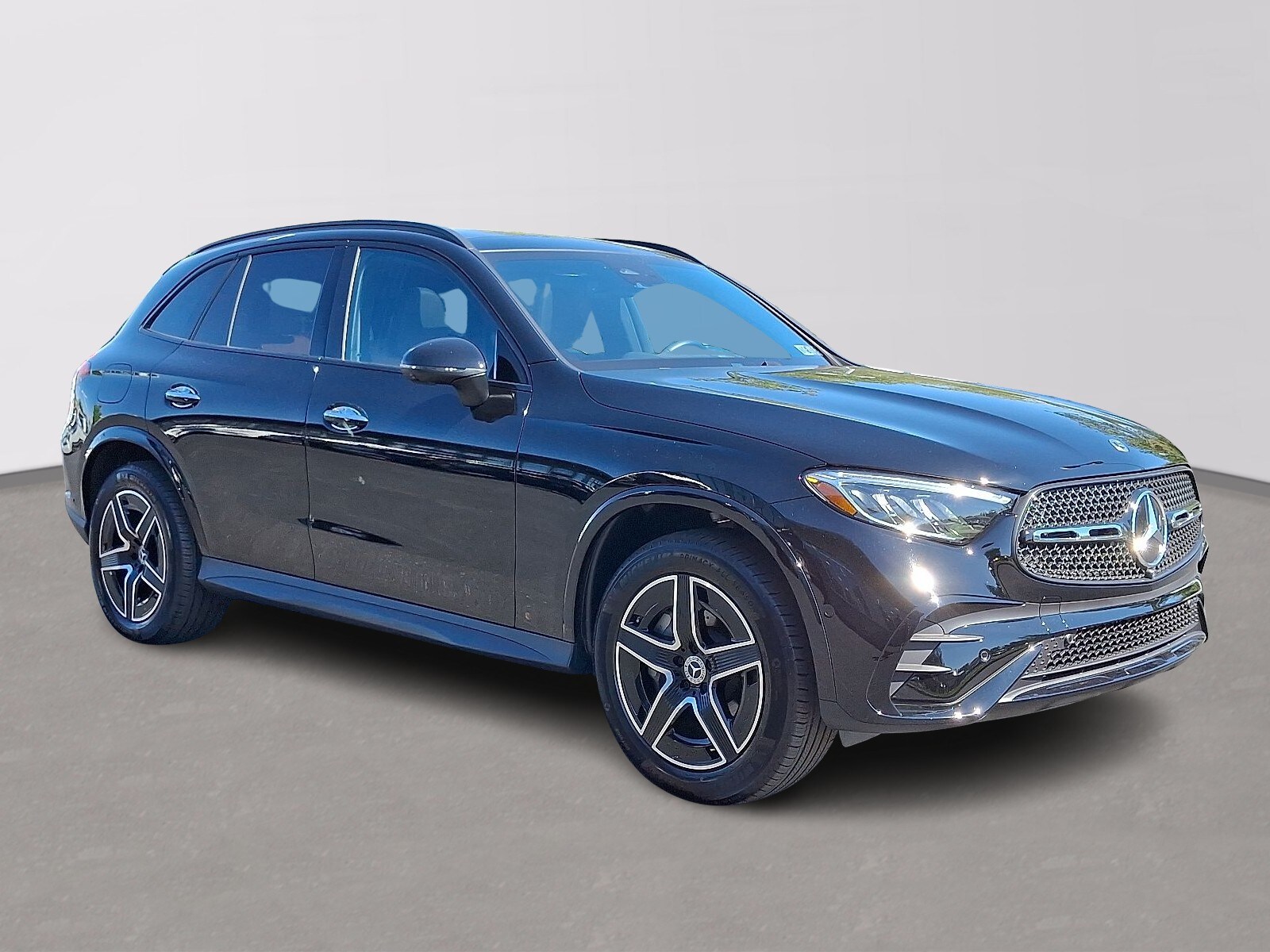 2025 Mercedes Benz GLC 300 4MATIC photo 3