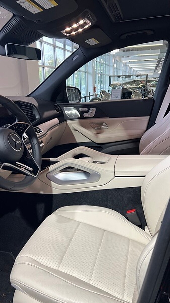 2025 Mercedes Benz GLE 450 4MATIC photo 2