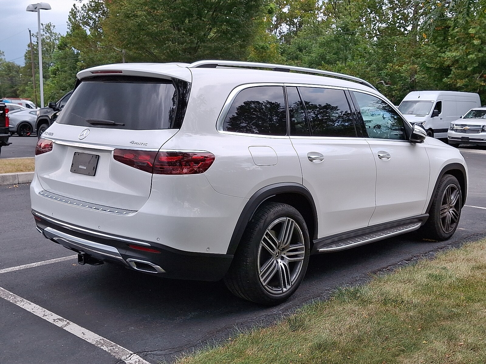 2024 Mercedes Benz GLS 450 4MATIC photo 3