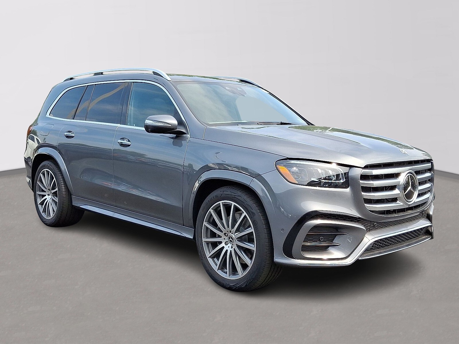 2025 Mercedes Benz GLS 450 4MATIC photo 3