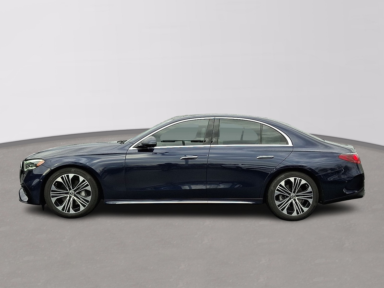 2025 Mercedes-Benz E-Class E350 - Photo 7