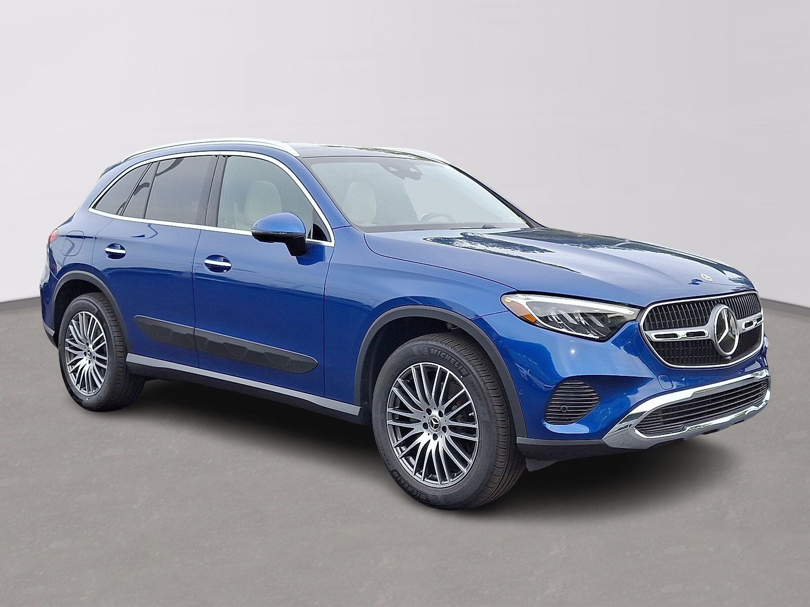 2025 Mercedes Benz GLC 300 4MATIC photo 3