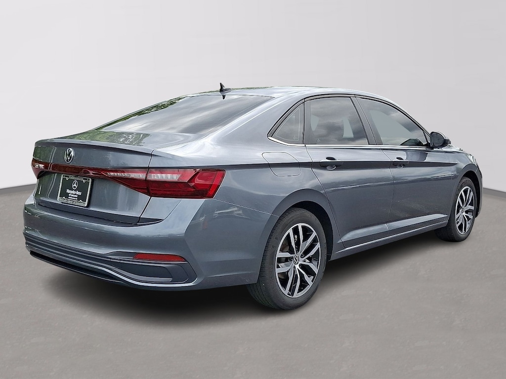 Used 2025 Volkswagen Jetta 1.5T SE Sedan