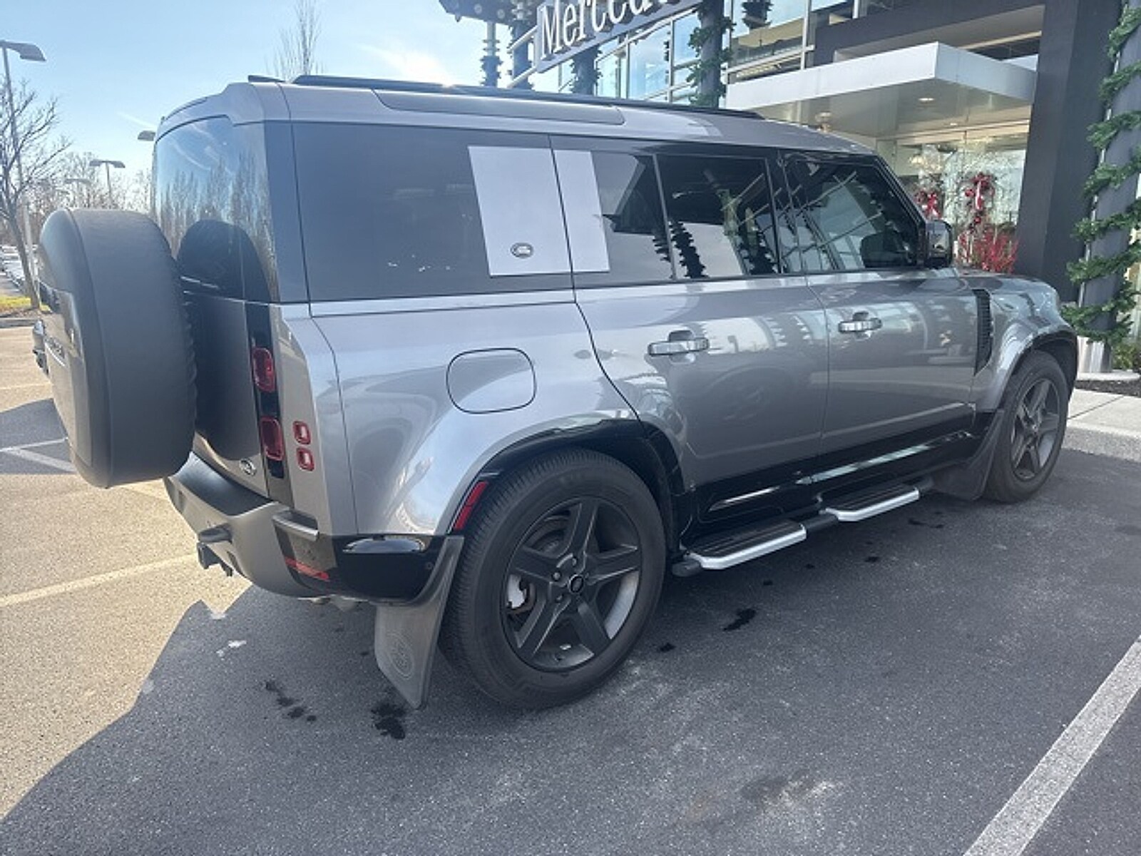 2022 Land Rover Defender X-Dynamic SE photo 2