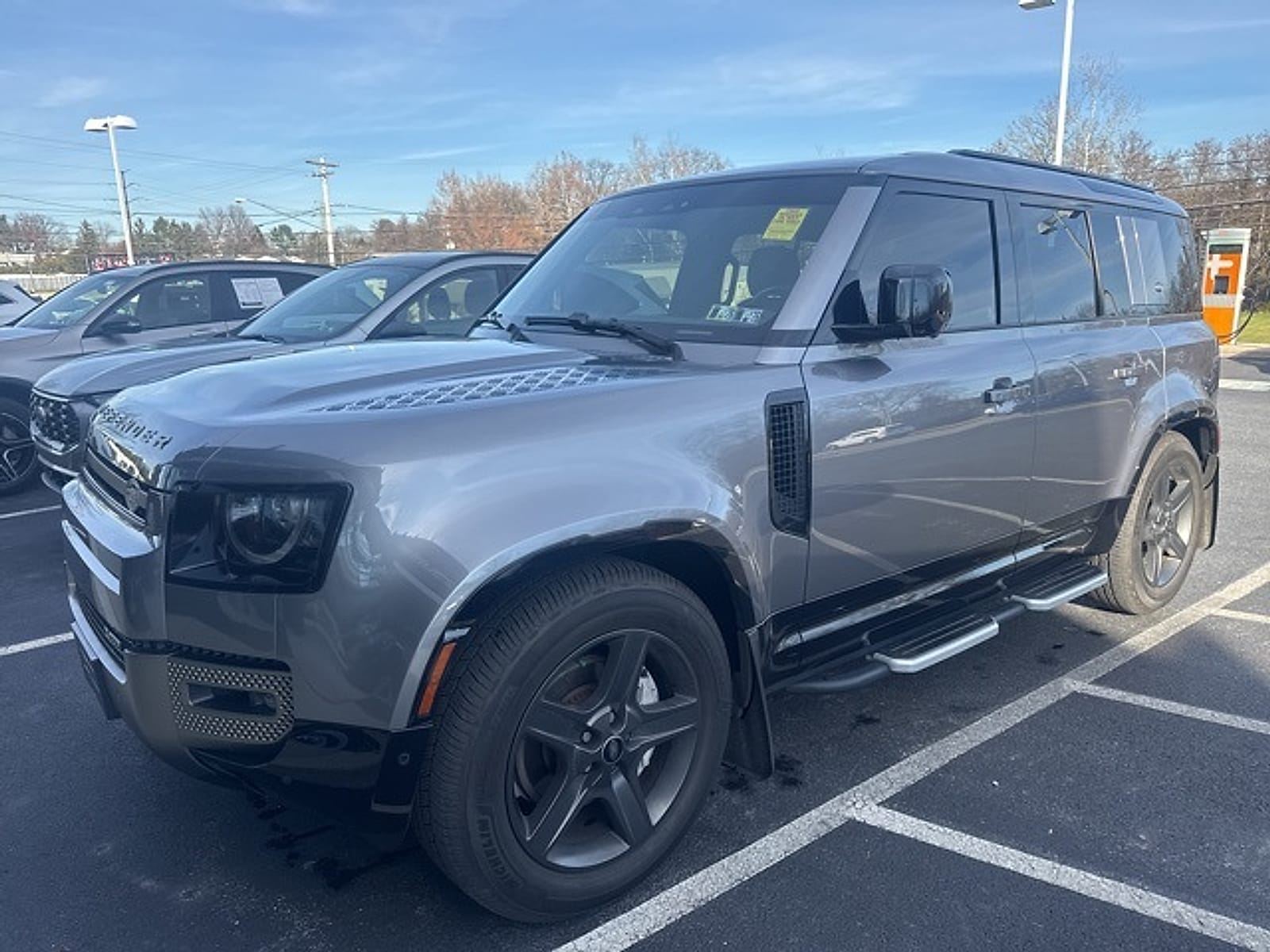 2022 Land Rover Defender X-Dynamic SE's photo