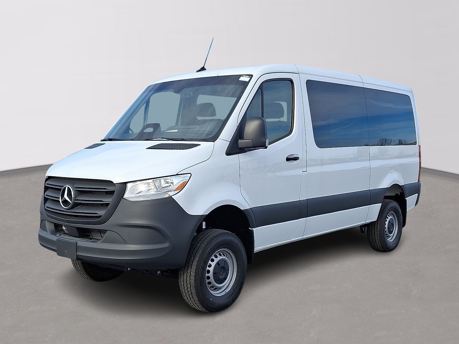 2025 Mercedes-Benz Sprinter 2500 144 WB HO Standard Roof 4x4's photo