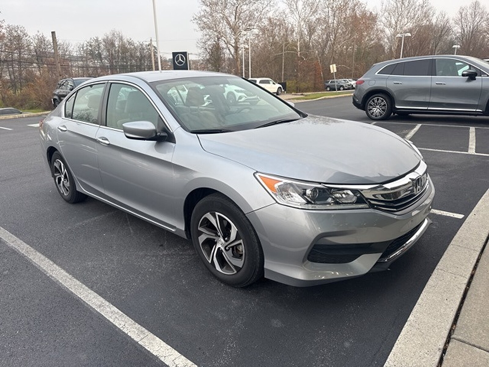 2017 Honda Accord LX photo 4