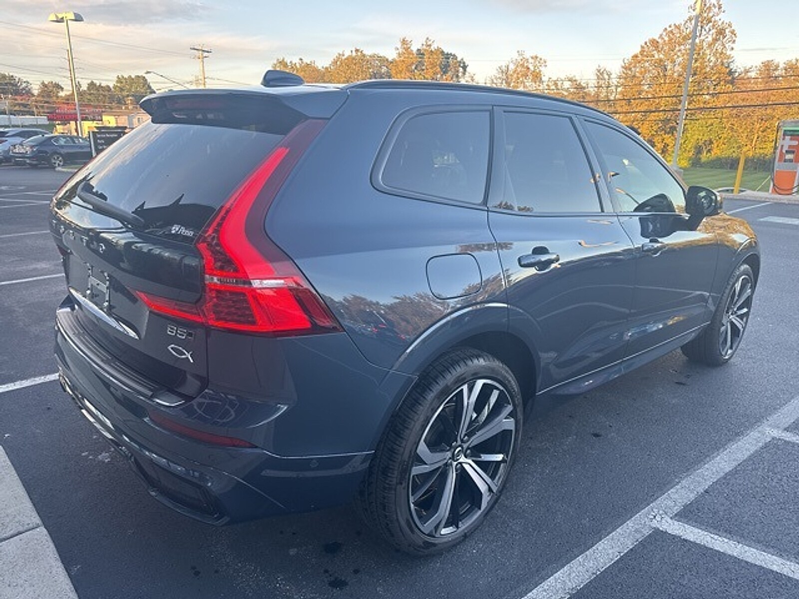 2025 Volvo XC60 B5 photo 3