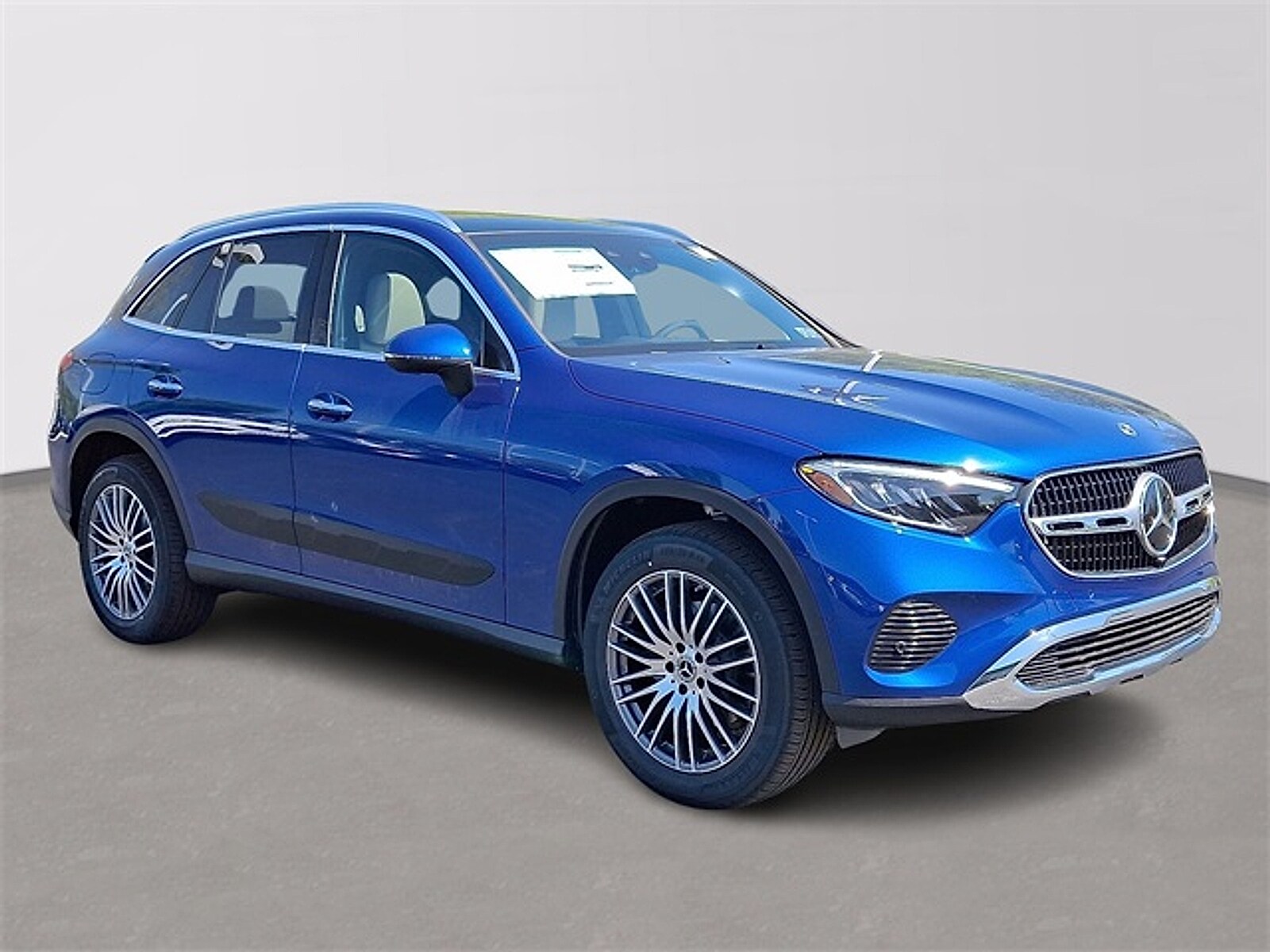 2025 Mercedes Benz GLC 300 4MATIC photo 3