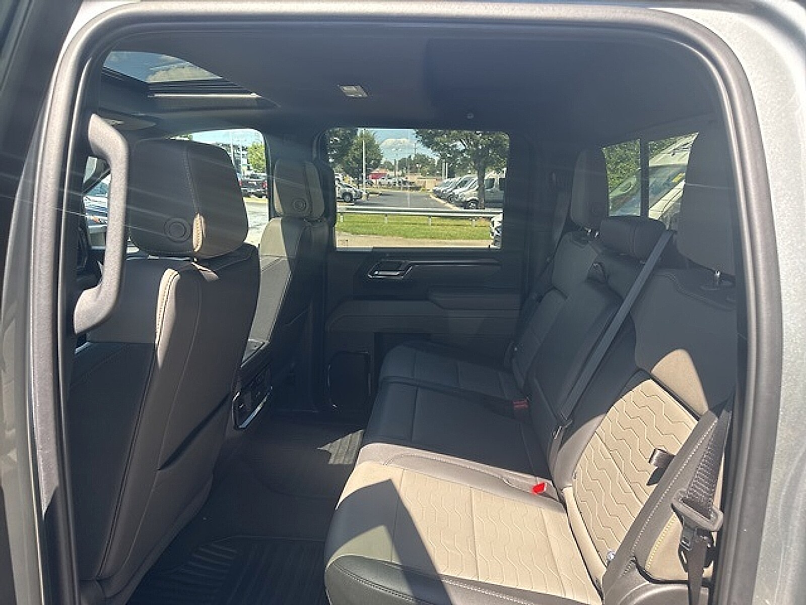2025 Chevrolet Silverado 2500HD ZR2 photo 3