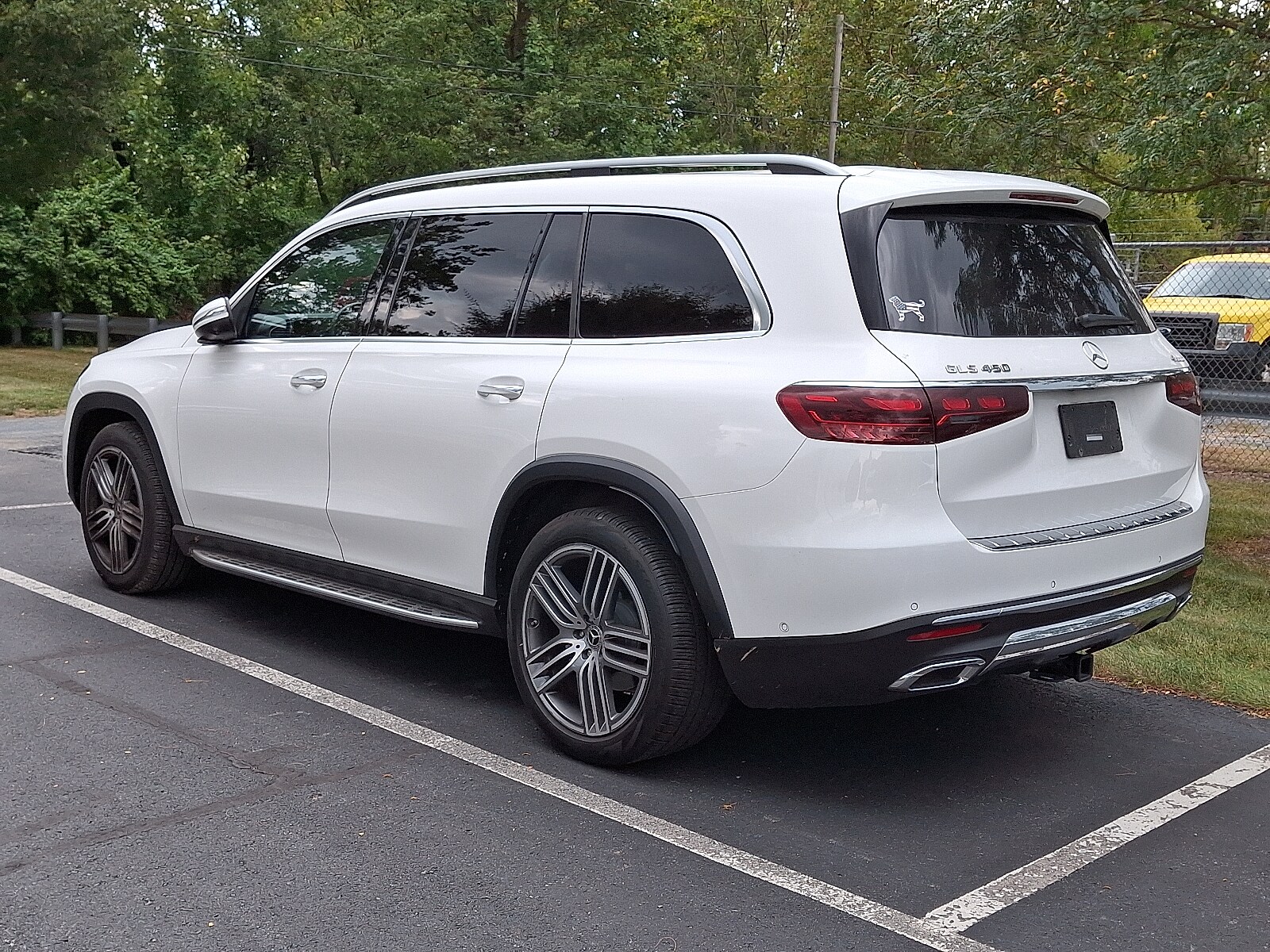 2024 Mercedes Benz GLS 450 4MATIC photo 4