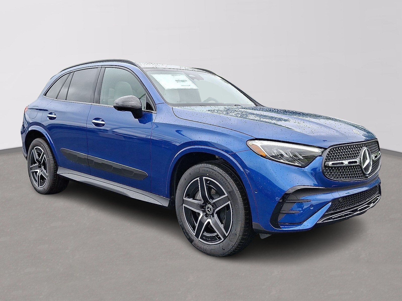 2025 Mercedes Benz GLC 300 4MATIC photo 3