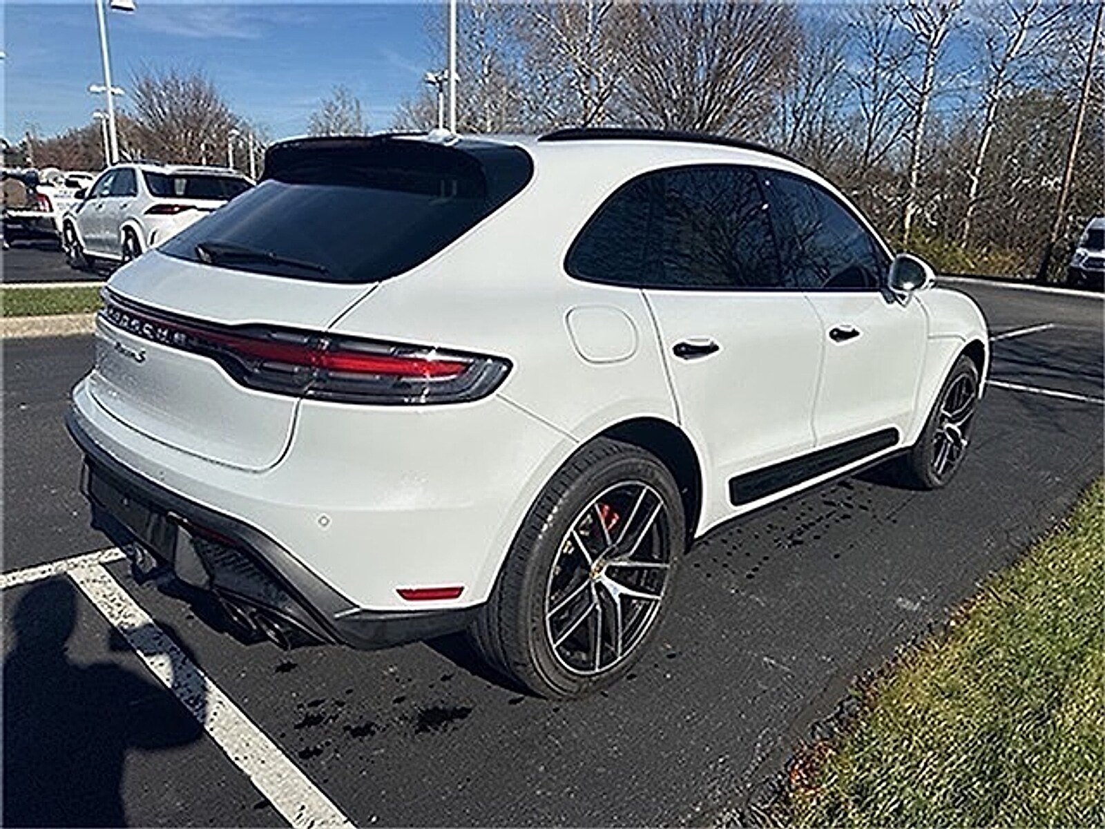 2022 Porsche Macan S photo 2